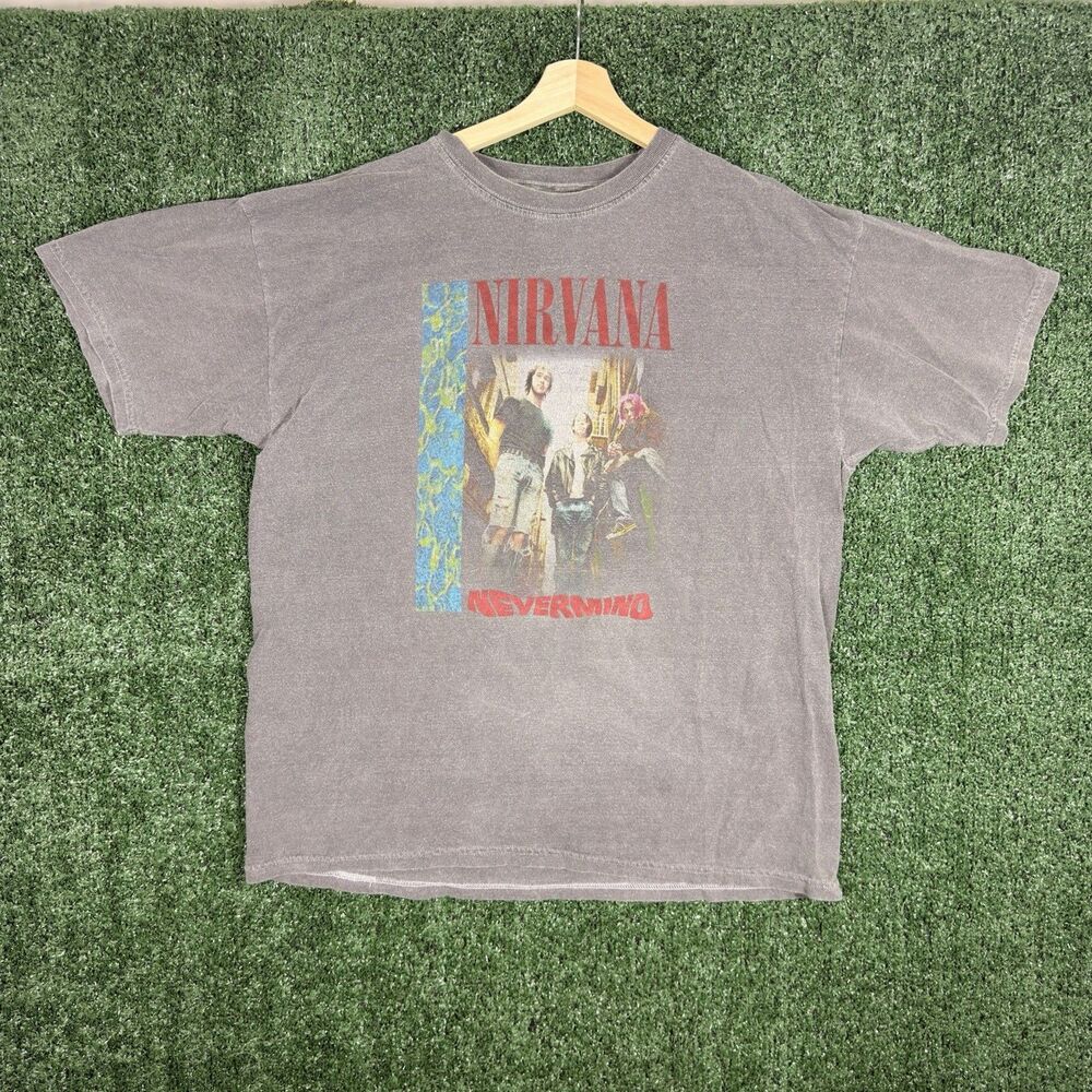 Nirvana Graphic Print T Shirt Concert Band Tee Gray Grunge Mens Size XL Faded